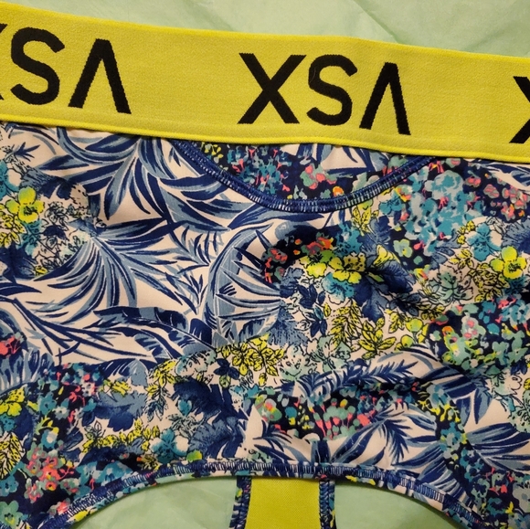 Victoria's Secret VSX Sport Bra Size Med - Picture 7 of 12
